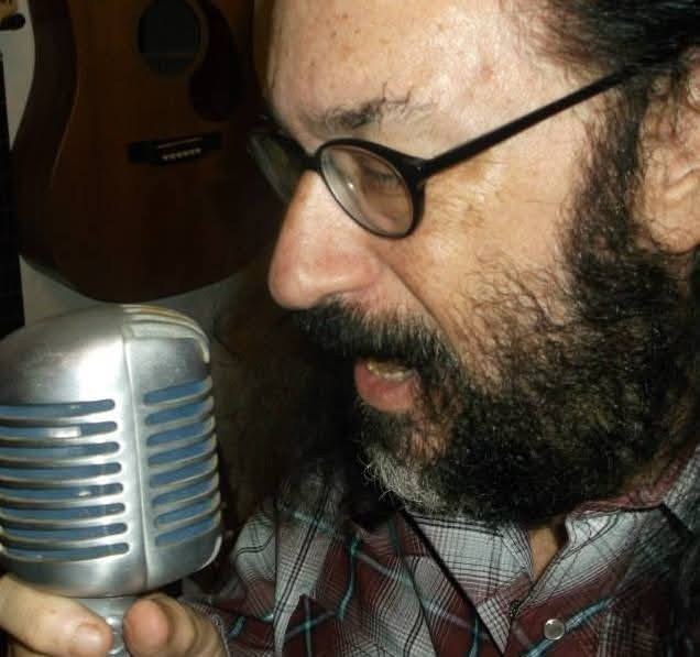 Guy Schwartz at a vintage microphone